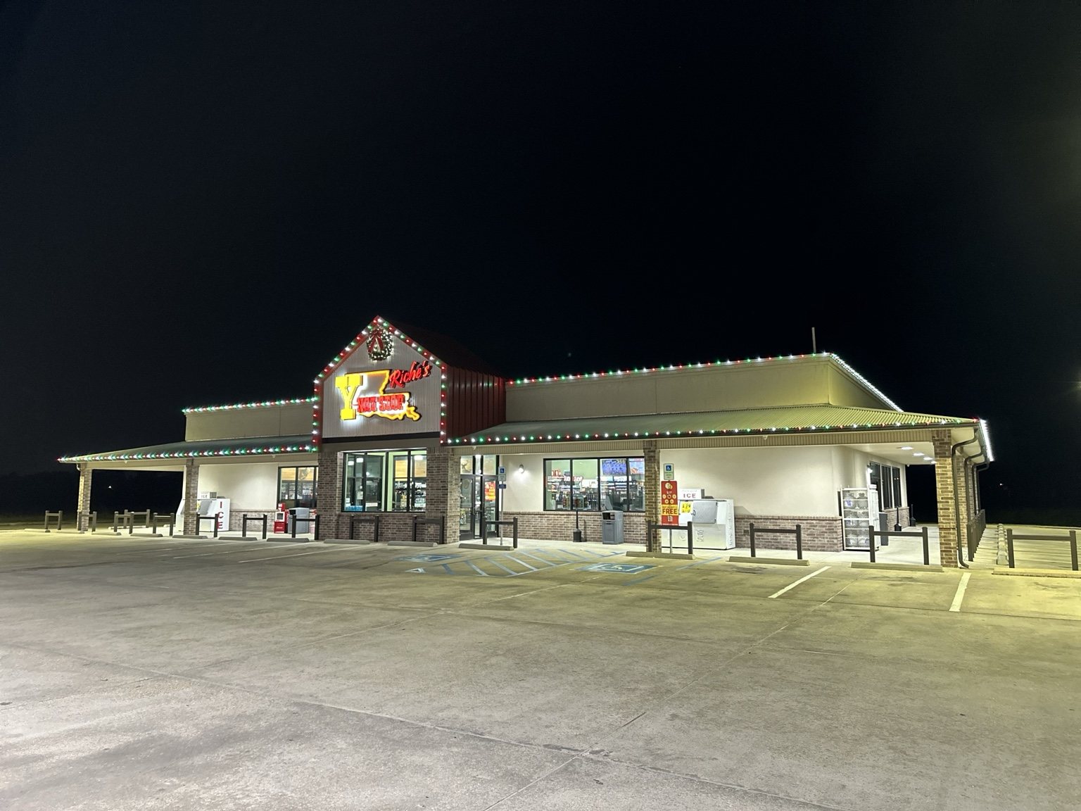 Commercial window lighting and wreaths