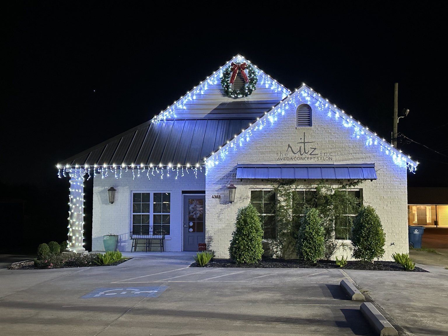 Salon holiday lighting