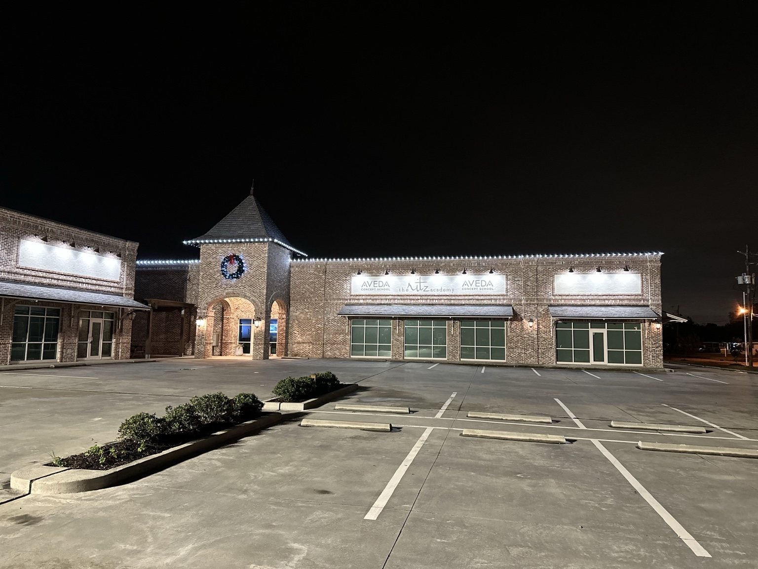 Large commercial Christmas lighting project